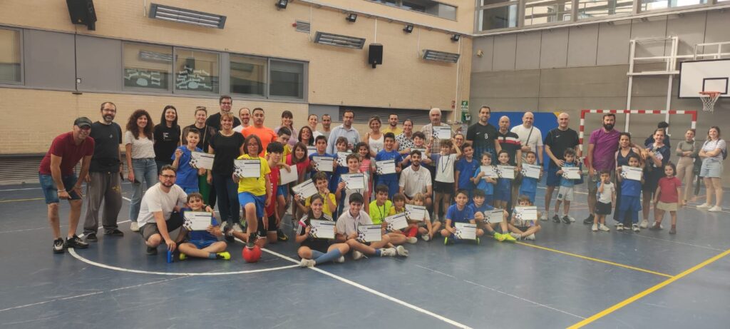 Entrega de Diplomas y Medallas en la Escuela de Fútbol Sala VaMar Nobelis en el Colegio Nobelis de Valdemoro. Curso 2022/2023